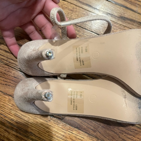 Can fit size 8 - Picture 3 of 3